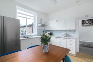 Camden Central 4-Bedroom Flat -12 Guests
