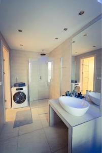 Exkluzívny penthouse 145 m2 s panoramatickou strešnou terasou 130 m2