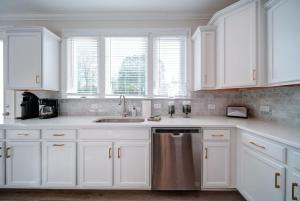 Luxury 4BR Escape - Premium Modern Comfort