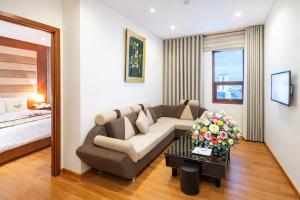 MOONLIGHT Hotel & Suites - The Best City View, Dragon Bridge view