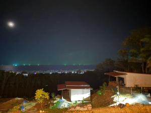 Laeley 1,000 miles resort