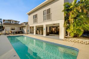 Unwind Poolside and Walk to Beach! Sarasota Retreat