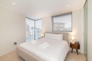 Modern Smart Home with Garden close to Richmond - Pass the Keys