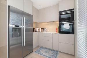 Modern Smart Home with Garden close to Richmond - Pass the Keys