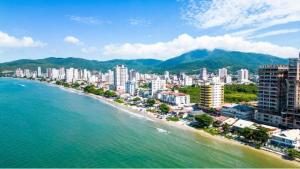 5 minutos a pé da praia, apto novo, luxuoso e completo, 3 suítes e facilíssimo acesso!