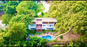 Guitar DC Homestay Suitable for 12 to 18 people