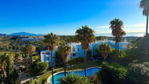 Penthouse with panoramic sea views and free parking