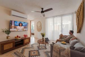 Modern 2BR Apartment - Jacuzzi Rooftop Pool & Gym