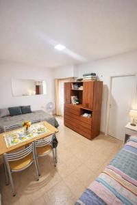 Depto céntrico y cerca del mar