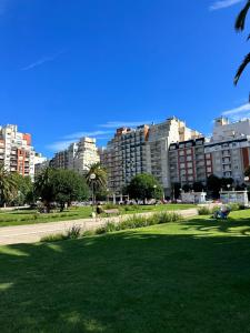 Depto céntrico y cerca del mar