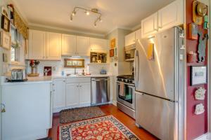 Hike, Sip and Explore! Blue Ridge Mtn Cabin with Porch