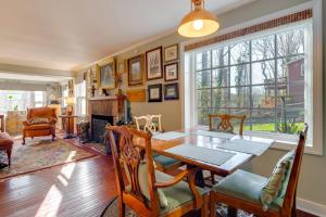 Hike, Sip and Explore! Blue Ridge Mtn Cabin with Porch