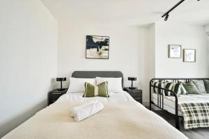 Luxury 1BR, Long Stay, Fast WiFi, Near Tube