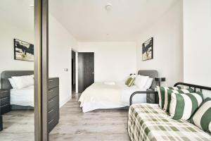 Luxury 1BR, Long Stay, Fast WiFi, Near Tube