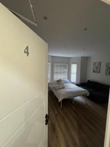 Comfy Studio Greenford 17 min away to Wembley Stadium