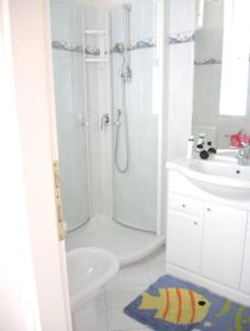 Beachside flat with balcony