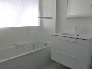 Maison pieds dans leau à Trébeurden avec jardin et terrasse - FR-1-368-469