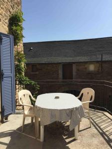 Maison de ferme rénovée & lumineuse - Renovated, Bright & Quiet Stone Farmhouse 20 min from Rodez
