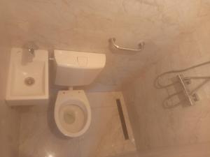 Three bed room appartman below Kings Palace