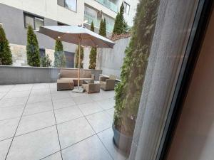 Luxury downtown studio by Managr