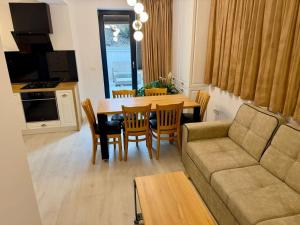 Spacious family apartment by Managr