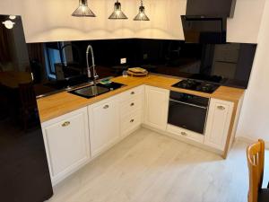 Spacious family apartment by Managr