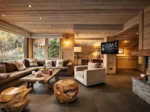 Chalet moderne 5* à Courchevel La Tania - 12 pers, jacuzzi, sauna, skis aux pieds, cheminée, cinéma - FR-1-575-154