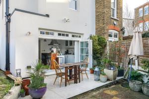 Stylish 3BDR Garden Home