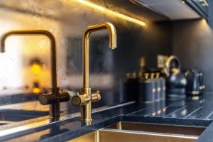 Luxury Knightsbridge 3BR Apartment Near Harrods & Hyde Park