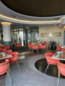 Elegant Ellipse Waterfall Luxury with Gym, Spa & Dining