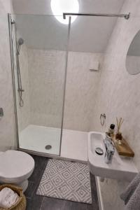 Stylish 5-Bed house, fast Wi-Fi, Sky, free parking