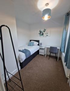 Stylish 5-Bed house, fast Wi-Fi, Sky, free parking