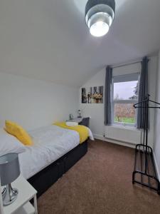 Stylish 5-Bed house, fast Wi-Fi, Sky, free parking