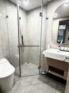 Fully Furnished 2 BEDROOM-2 BATHROOM Masteri Luxury Apartment