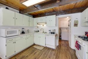 Ski, Hike and Unwind Big Bear Gem 3 Mi to Slopes!