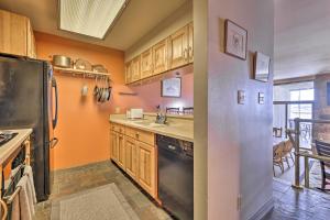 Cozy Condo with View, Walk to Steamboat Ski Resort!
