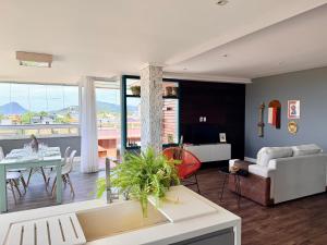 Cobertura com jacuzzi á 400mts da praia