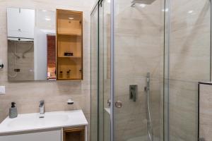 Luxury Couple Apartments with Balcony