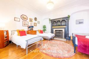 Modern Contractor Home - Parking