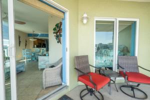 Corner Suite Luxury Panoramic Ocean Views