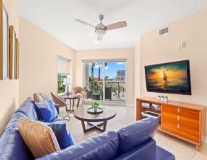 Walk to Beach & Dining - Affordable Luxury