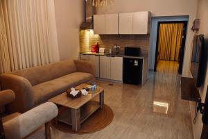 One bedroom Apartment - شقة بغرفة نوم وصالة