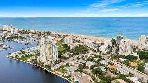 6 BR Villa Steps to Ocean Pool Sauna & Jacuzzi