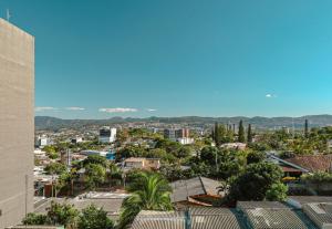Brisa Serena Apartamento con parqueo y gran terraza en La Escalón