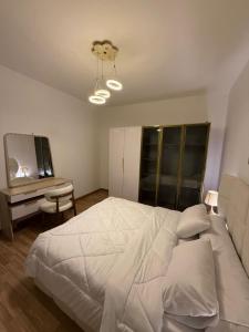 luxury 3Bed rooms apartment in shiekh zayed city