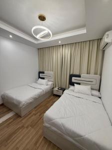 luxury 3Bed rooms apartment in shiekh zayed city