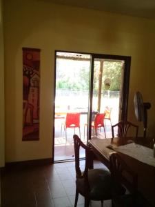 Casa quinta completa espaciosa con pileta seis o siete personas