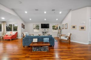 Downtown Dunedin Escape – Shops, Trails & Beer
