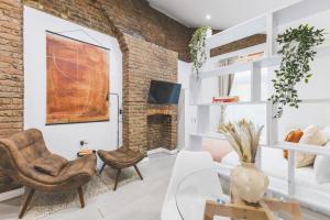 Amazing serviced accommodations for Corporate Contractors and Leisure clients Located at a walking distance from three majors Underground and Overground stations