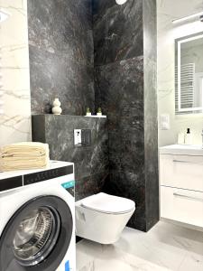 Golden Stay Luxury 3-Bedroom Apartment in Warsaw